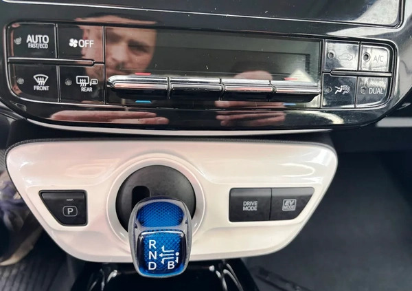 Toyota Prius cena 89900 przebieg: 6340, rok produkcji 2017 z Ząbki małe 326